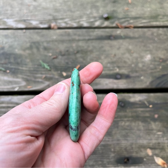 Turquoise With Cuperite Crystal - Picture 11 of 15